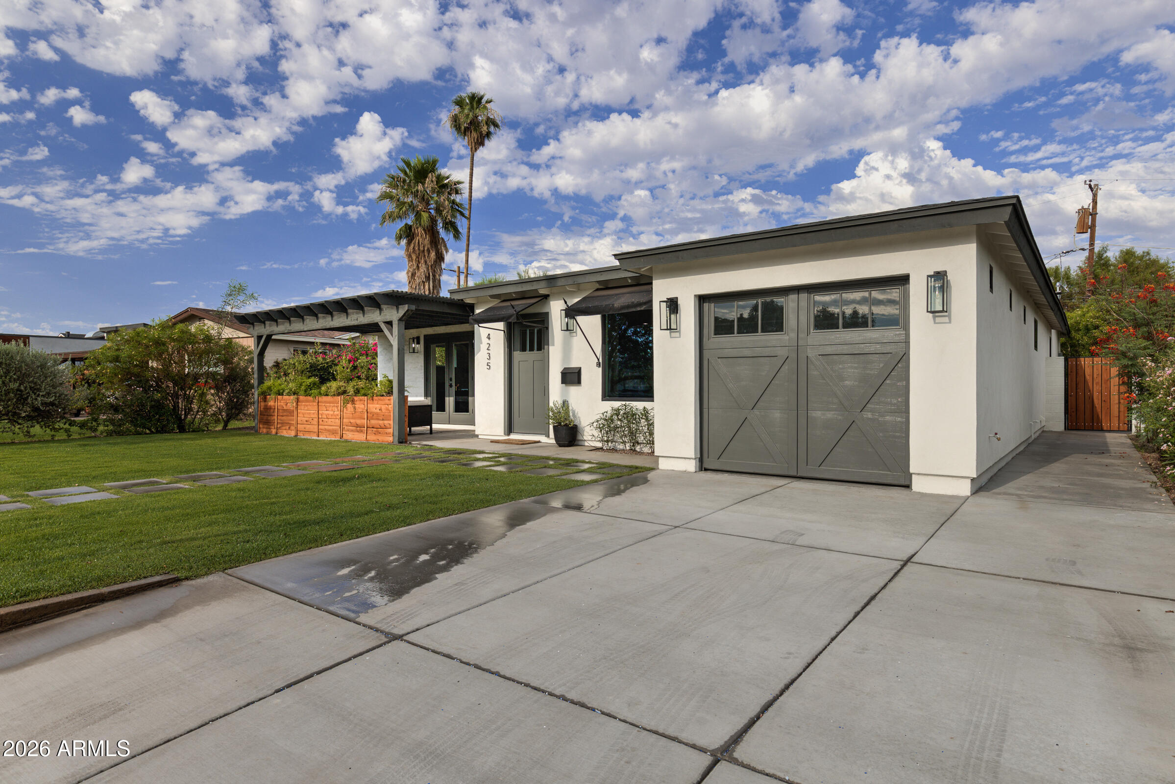 4235 North 35th Way Phoenix, AZ 85018 - Photo 2 of 33 4235 N 35th Way-2