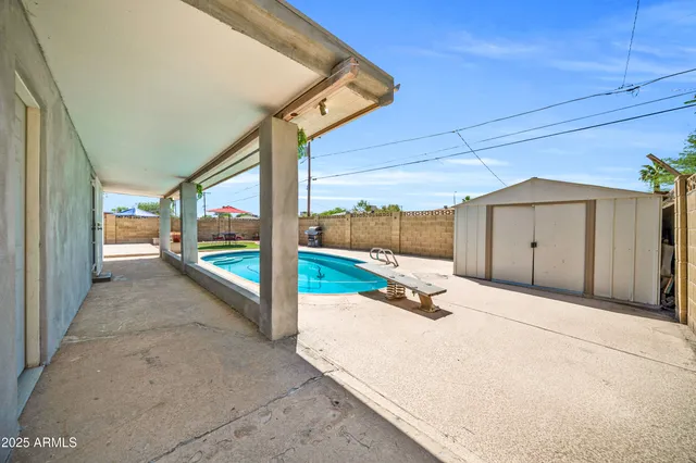 a view of outdoor space yard and front view of a building