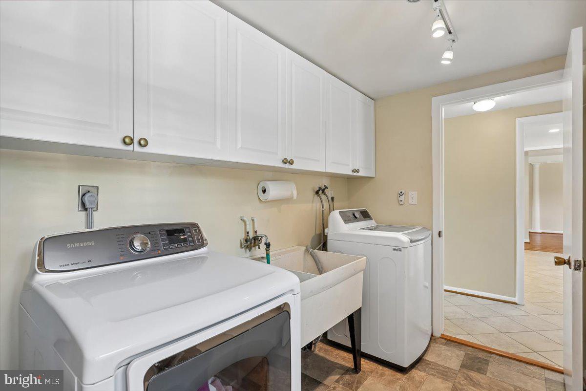 14811 Springfield Road Germantown, MD 20874 - Photo 29 of 116 washer/dryer & utility sink