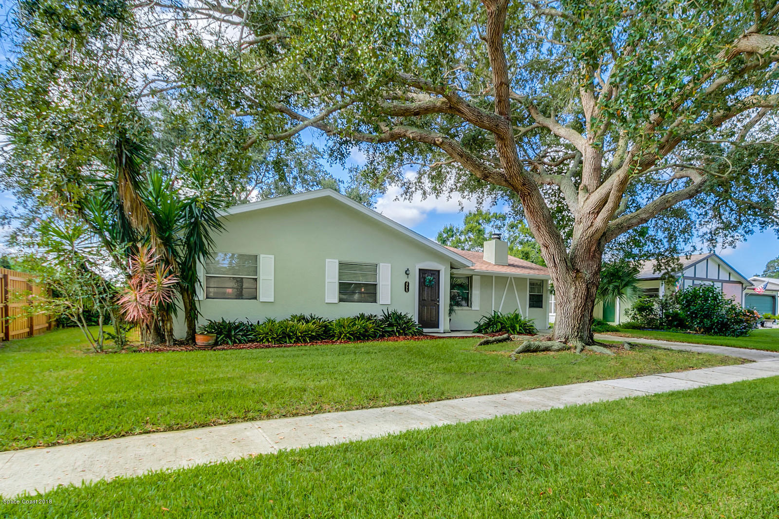 2775 Pembroke Road Melbourne, FL 32935 - Photo 2 of 27 Beautiful Lawn