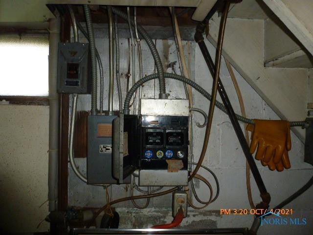 1133 Westgate Road Toledo, OH 43615 - Photo 11 of 12 Breaker box