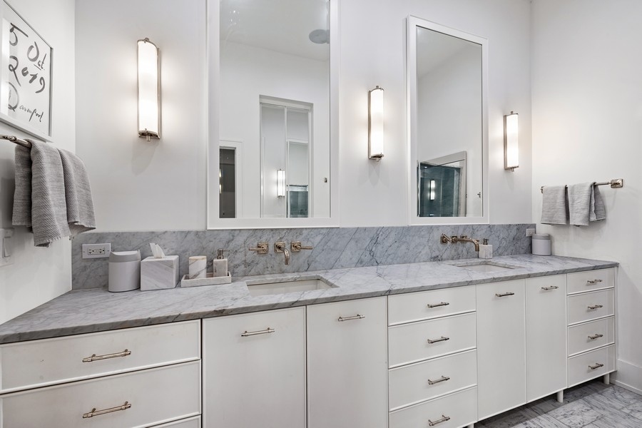 1226 West Draper Street Chicago, IL 60614 - Photo 12 of 28 a bathroom with double sink and a mirror