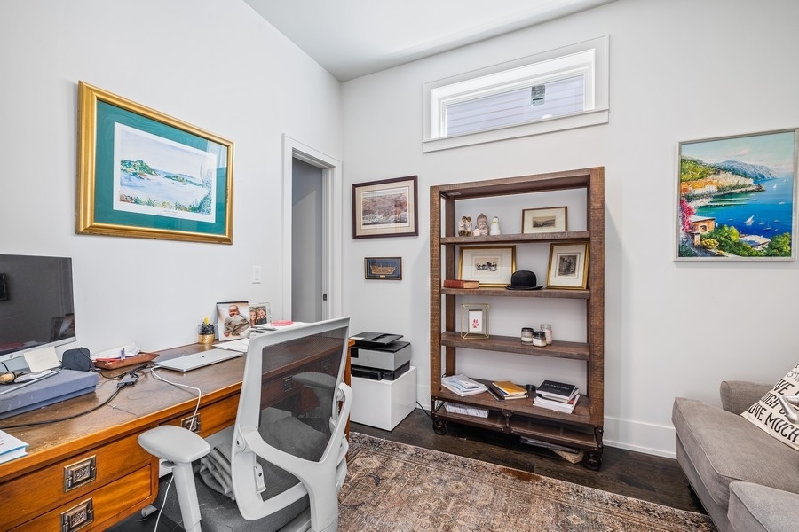1226 West Draper Street Chicago, IL 60614 - Photo 5 of 28 a workspace with furniture and window
