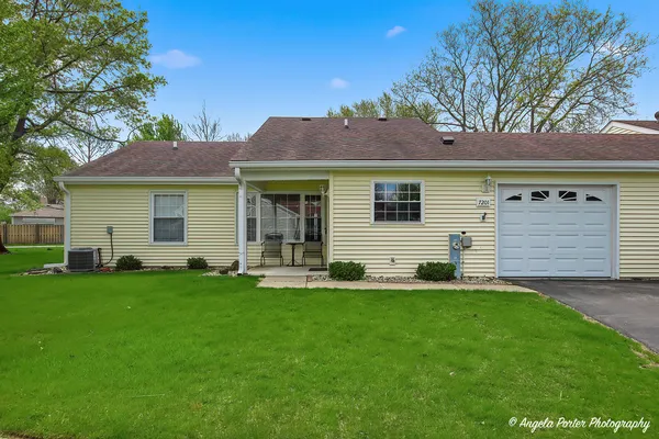 $279,900 | 7201 Hastings Circle, Unit 332, Fox Lake, IL 60020