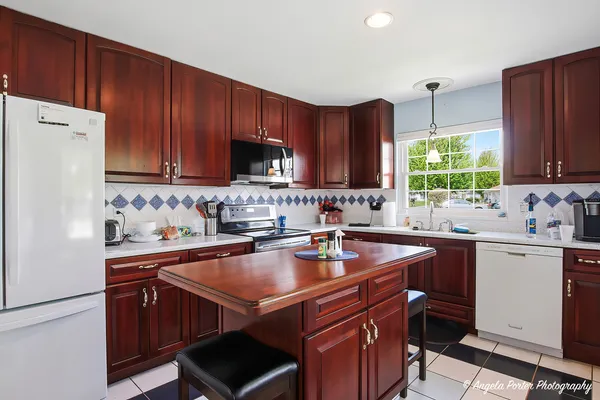 $279,900 | 7201 Hastings Circle, Unit 332, Fox Lake, IL 60020