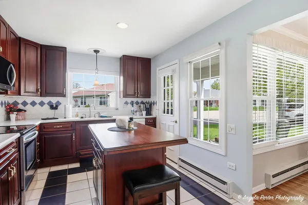 $279,900 | 7201 Hastings Circle, Unit 332, Fox Lake, IL 60020