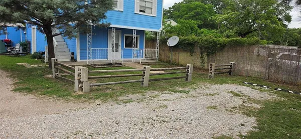 $800 | 9904 Country Road 3622, Quinlan, TX 75474