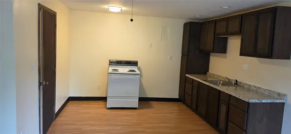 $800 | 9904 Country Road 3622, Quinlan, TX 75474