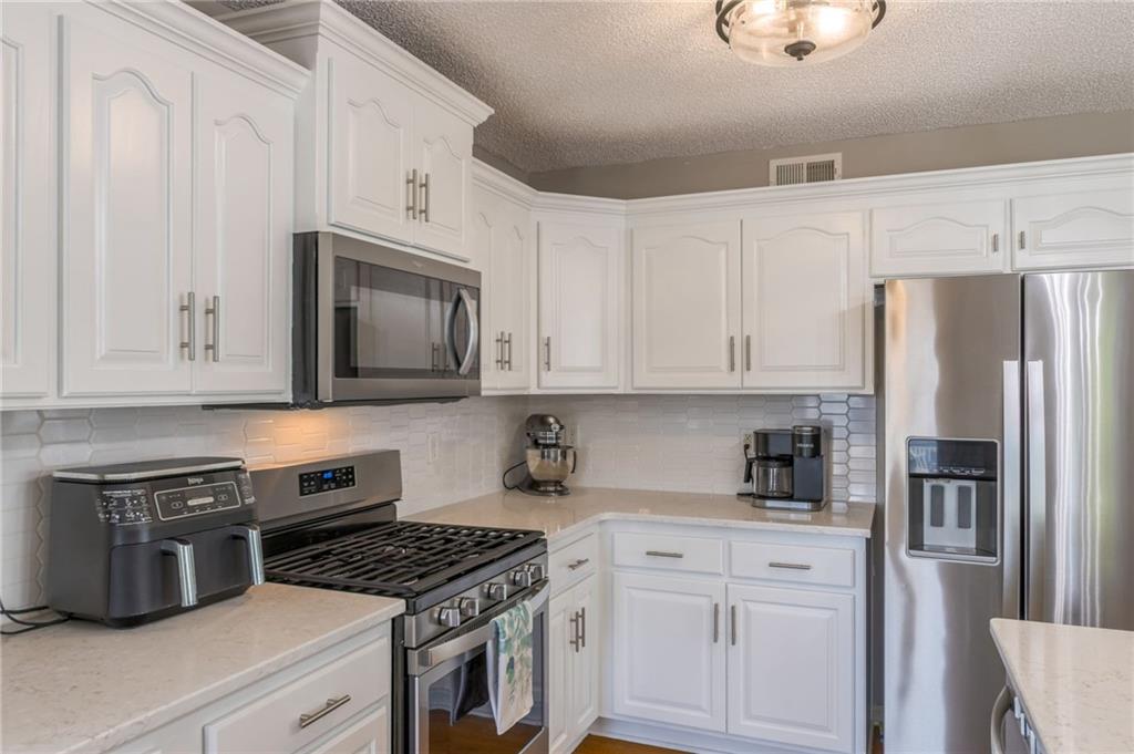 14609 Derby Road Smithville, MO 64089 - Photo 17 of 60