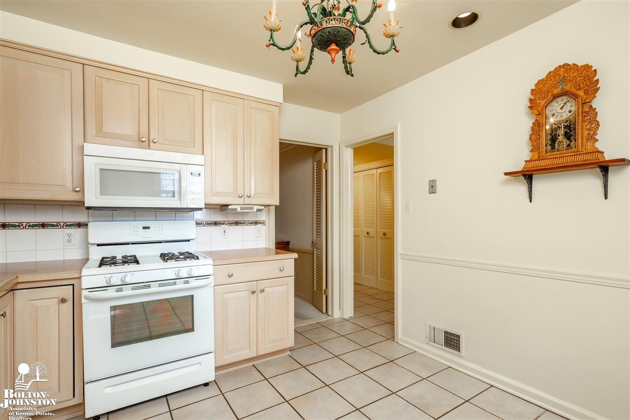 1231 Torrey Road Grosse Pointe Woods, MI 48236 - Photo 9 of 41