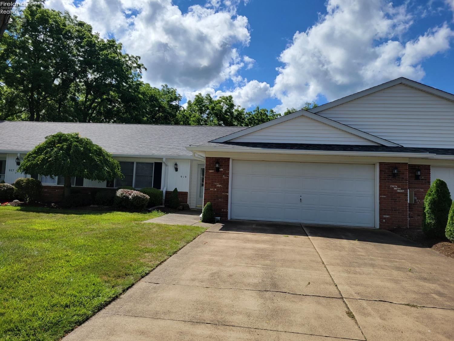 919 Ridgeview Drive Huron, OH 44839 - Photo 2 of 32 Gallery Image 2