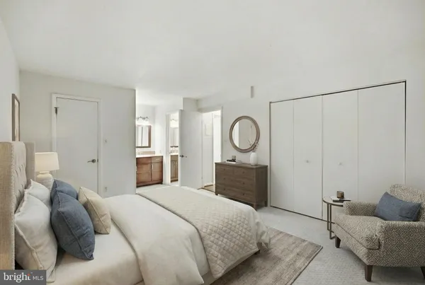 a view of a big room with closet and windows