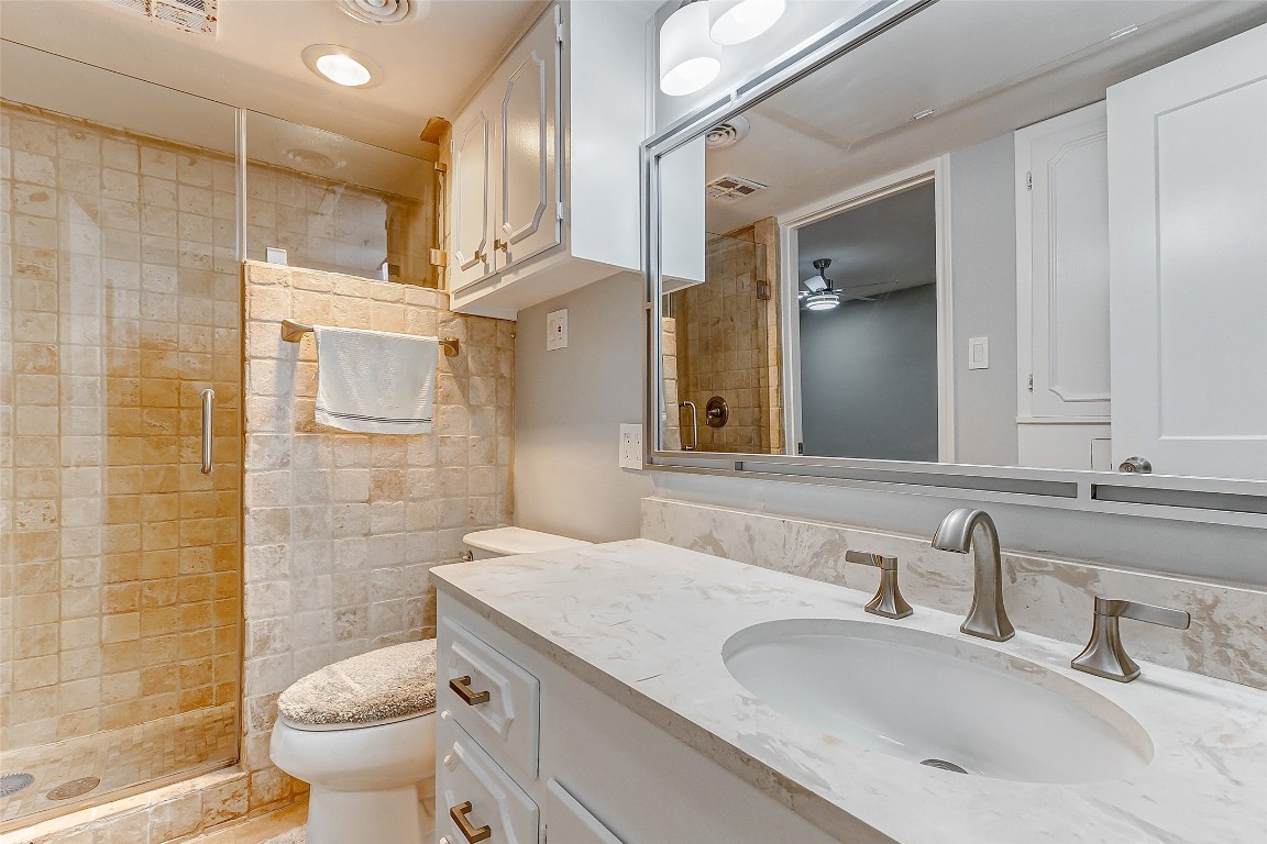 7600 Burgoyne Road, Unit 159 Houston, TX 77063 - Photo 18 of 40