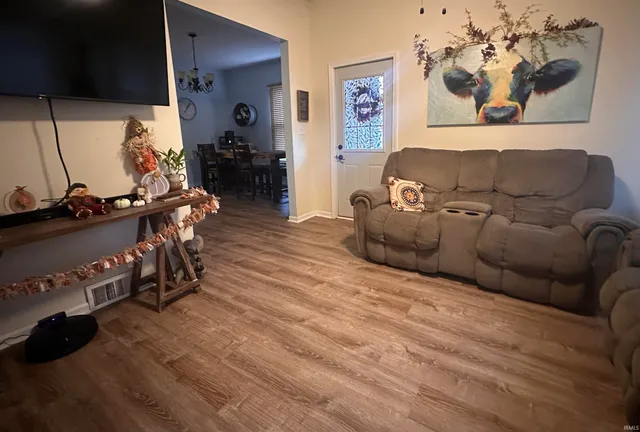 $175,000 | 207 Grant Street, Royal Center, IN 46978