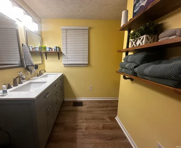 $175,000 | 207 Grant Street, Royal Center, IN 46978