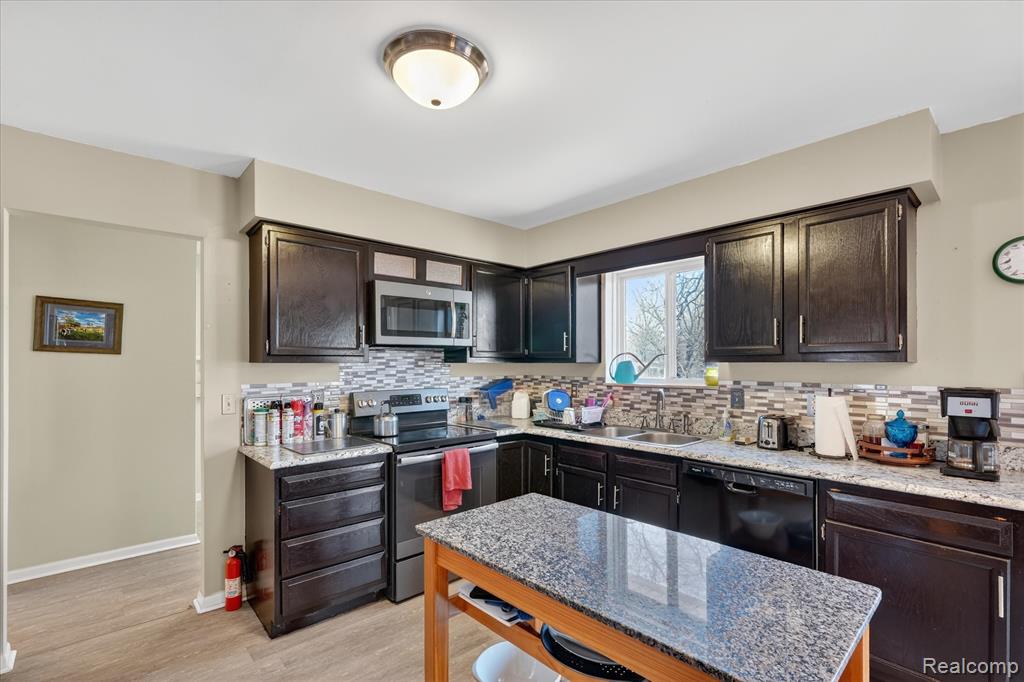 1109 Roods Lake Road Lapeer, MI 48446 - Photo 13 of 39 Gallery Image 13