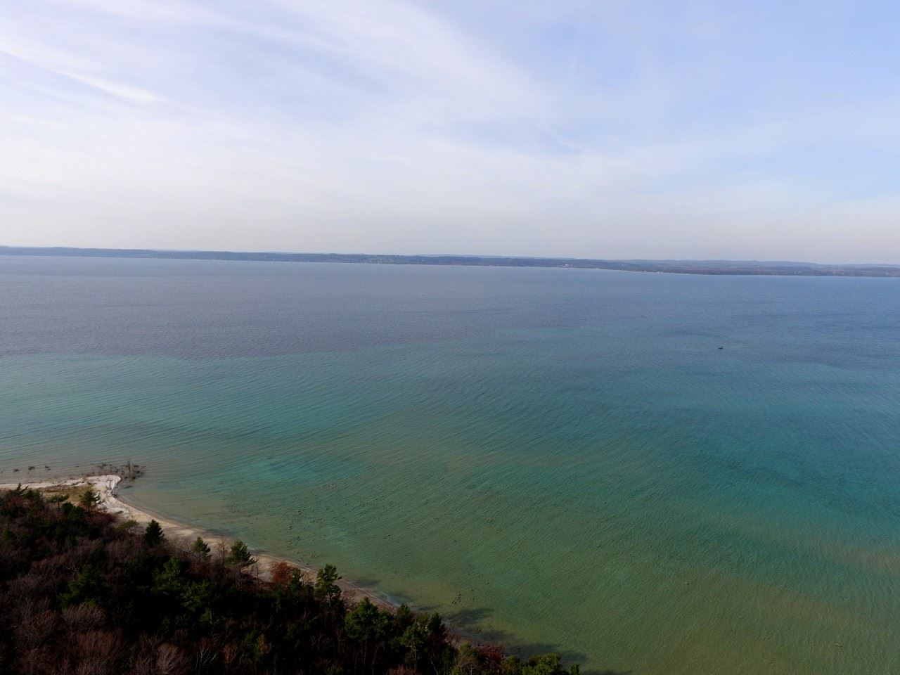 911 Beautiful Shore Road Traverse City, MI 49686 - Photo 10 of 20 1825500-9.JPG