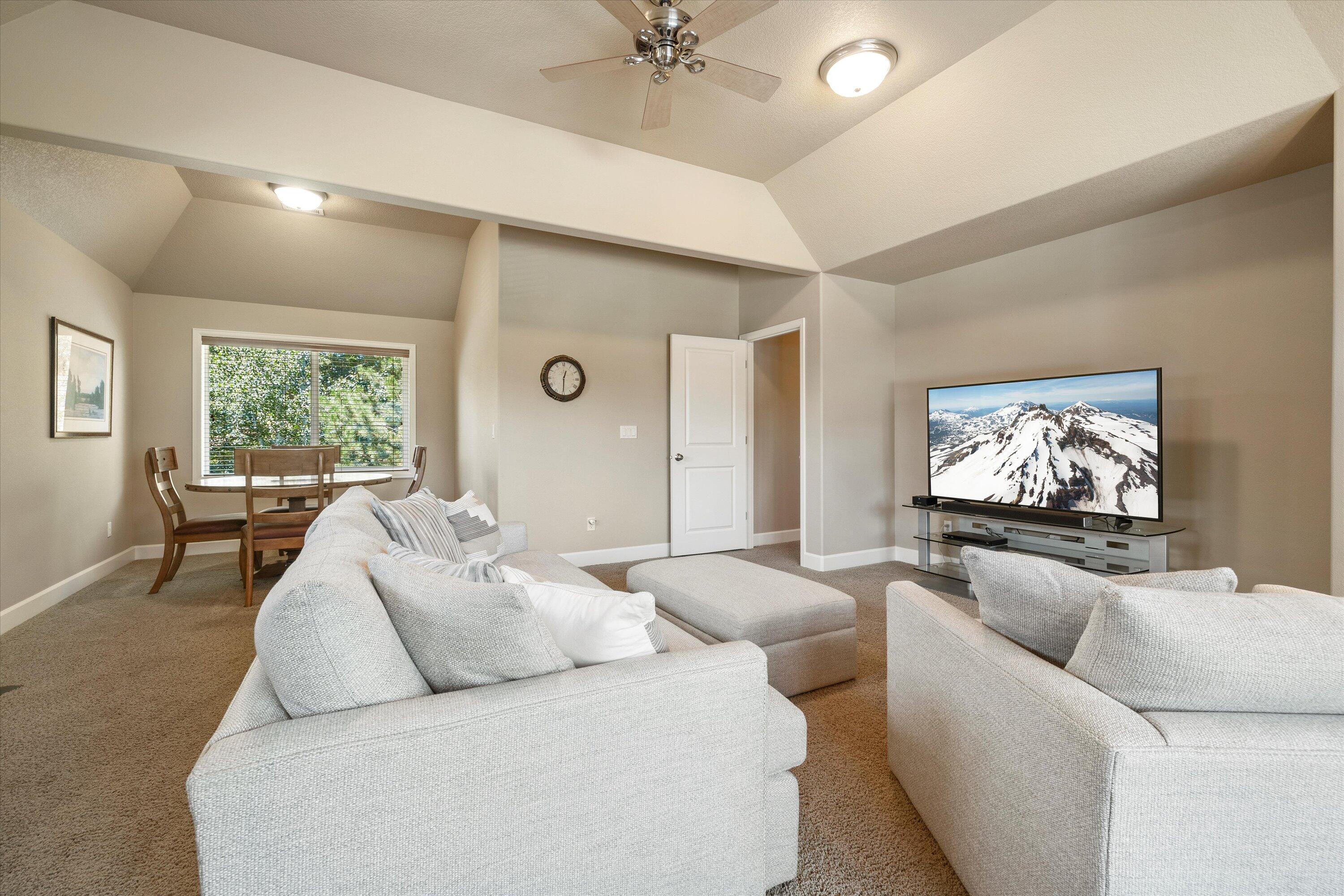 61283 Splendor Lane Bend, OR 97702 - Photo 22 of 25 4th bedroom/Bonus room