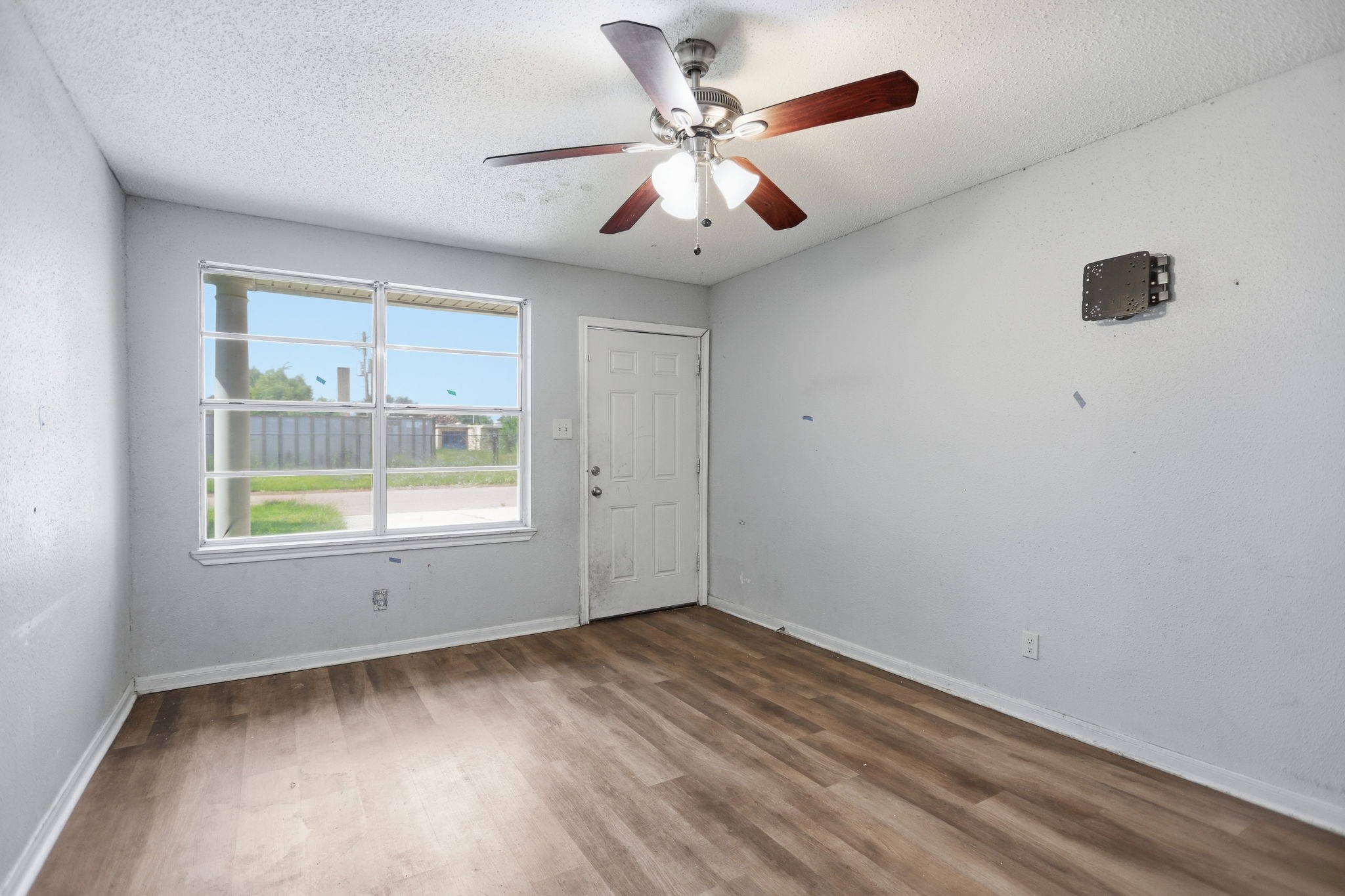 4211 Hartsville Road Houston, TX 77047 - Photo 8 of 21