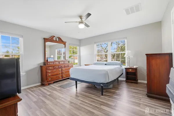 $550,000 | 5 Ardsley Square, Sayreville, NJ 08859