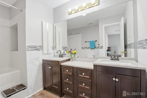 $550,000 | 5 Ardsley Square, Sayreville, NJ 08859