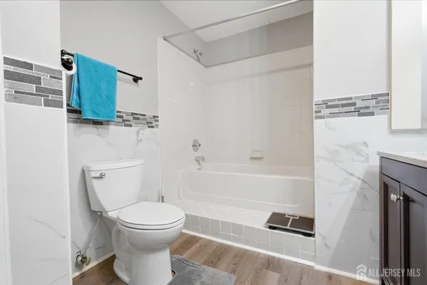 $550,000 | 5 Ardsley Square, Sayreville, NJ 08859