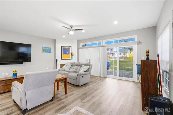 $550,000 | 5 Ardsley Square, Sayreville, NJ 08859