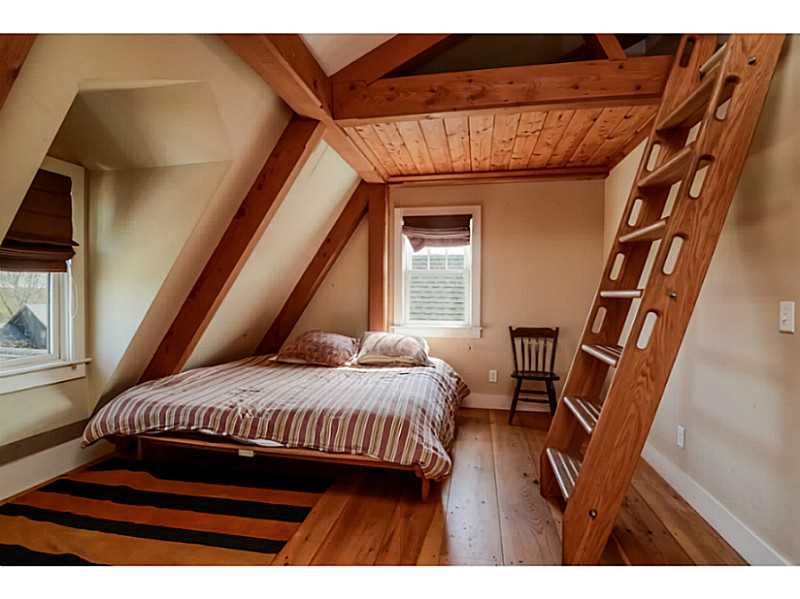 130 Beavertail Road Jamestown, RI 02835 - Photo 20 of 25 Bedroom.