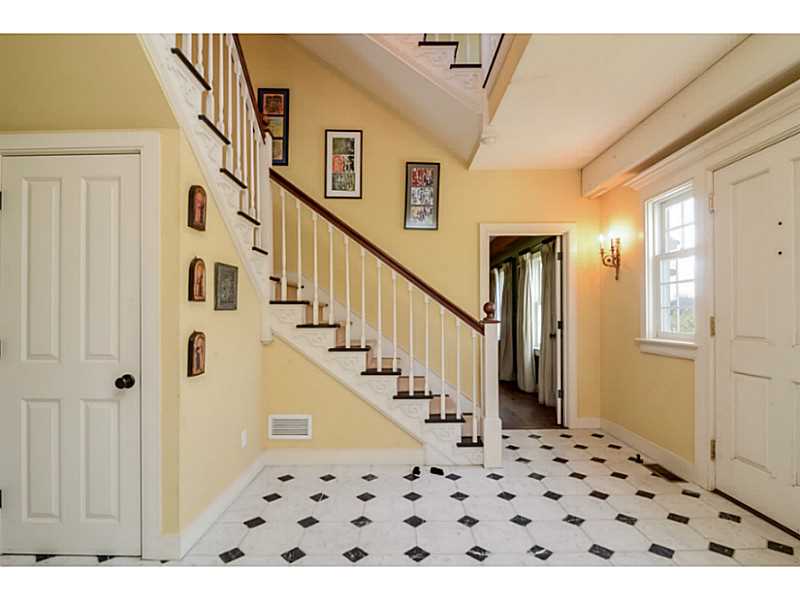 130 Beavertail Road Jamestown, RI 02835 - Photo 5 of 25 Entry.