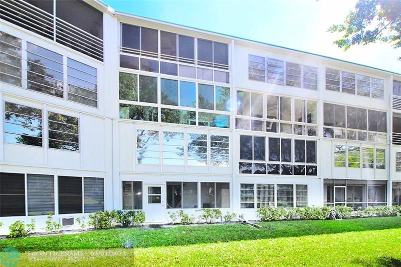 1055 Cambridge C, Unit 1055 Deerfield Beach, FL 33442 - Photo 25 of 52 front view of a building with a yard