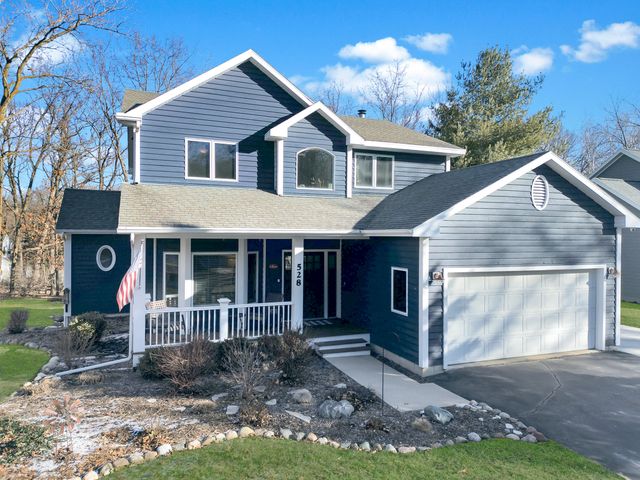 528 Berwyn Drive, Fontana, WI 53125