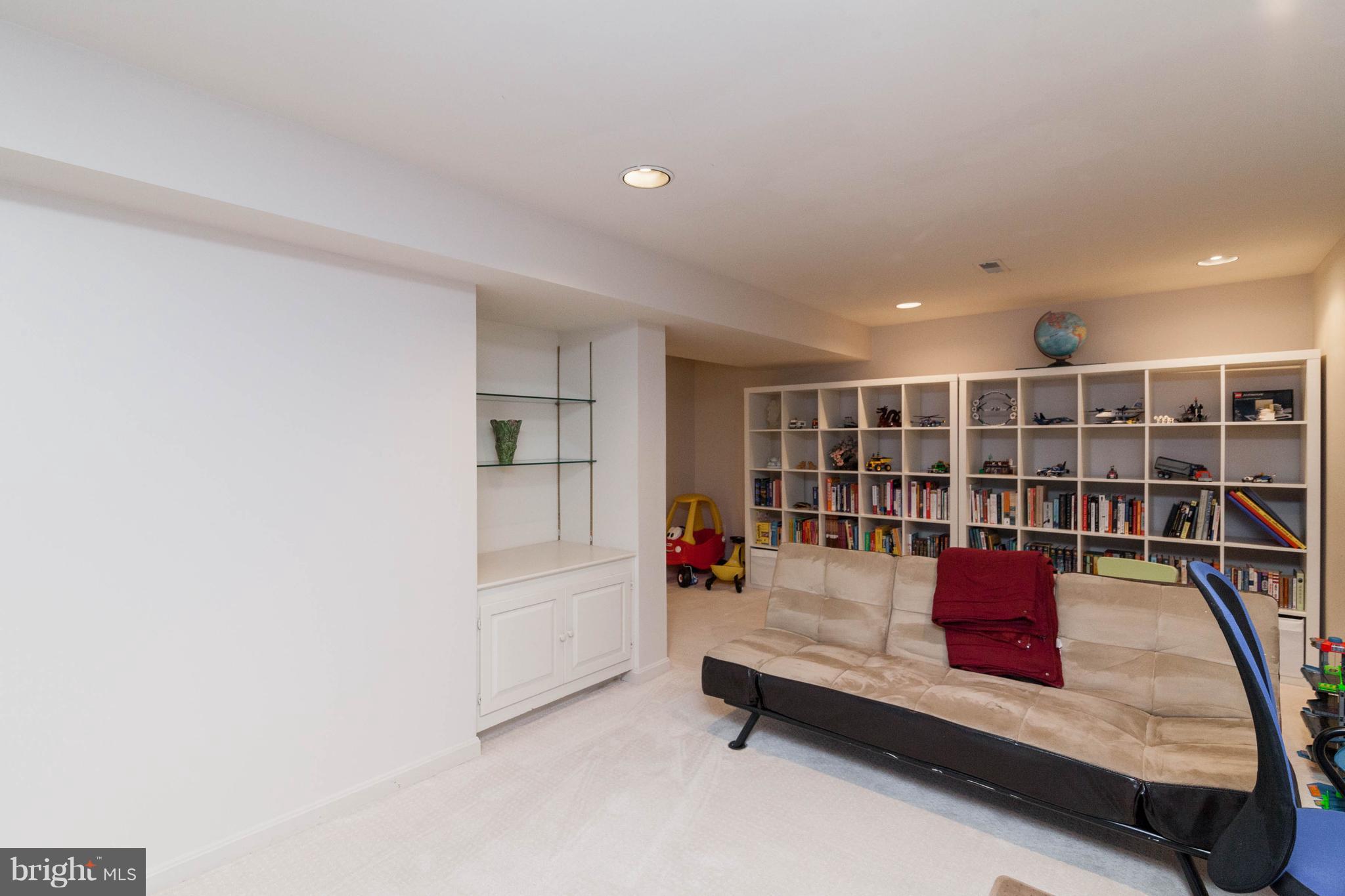 6586 Forsythia Street Springfield, VA 22150 - Photo 20 of 30 rec.room