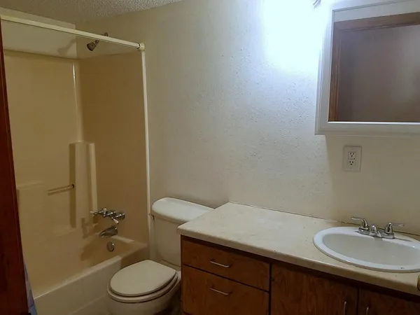 $2,150 | 10451 County Road 909, Alvin, TX 77511