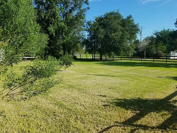 $2,150 | 10451 County Road 909, Alvin, TX 77511