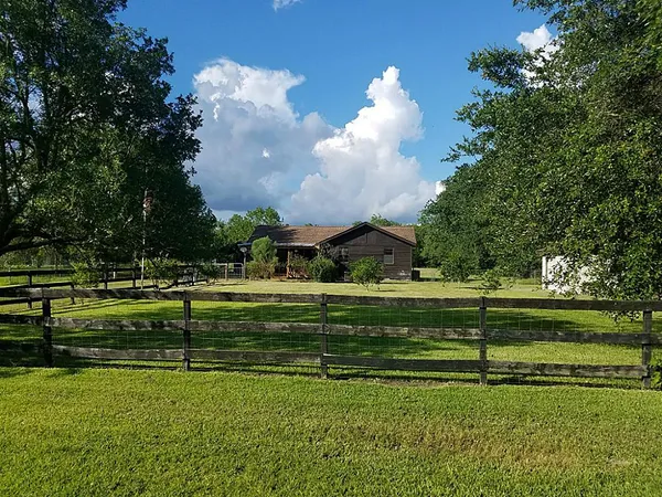 $2,150 | 10451 County Road 909, Alvin, TX 77511