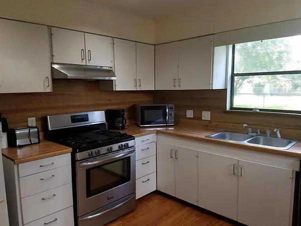 $2,150 | 10451 County Road 909, Alvin, TX 77511