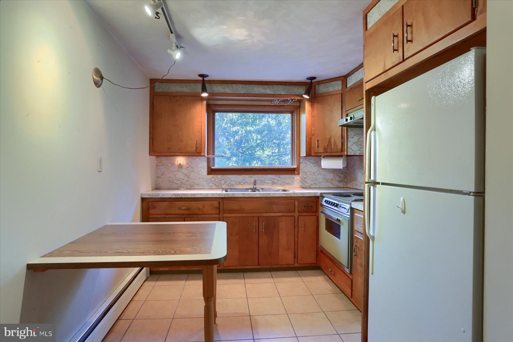830 Stauffers Church Road Palmyra, PA 17078 - Photo 47 of 53 Eat-in Kitchen in Apartment