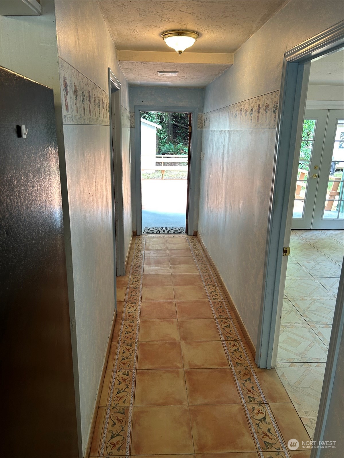 41 Cove Way Brinnon, WA 98320 - Photo 13 of 39 a view of hallway with shower