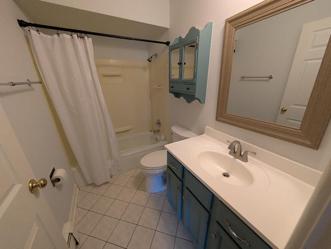 5723 129th Street, Unit 7F Crestwood, IL 60418 - Photo 7 of 12 a bathroom with a sink a toilet a mirror and shower