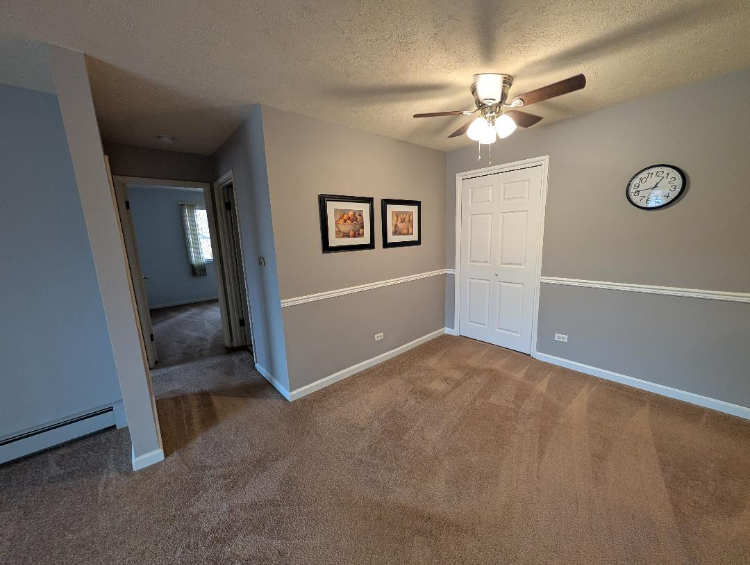 5723 129th Street, Unit 7F Crestwood, IL 60418 - Photo 8 of 12 a view of a livingroom with a ceiling fan