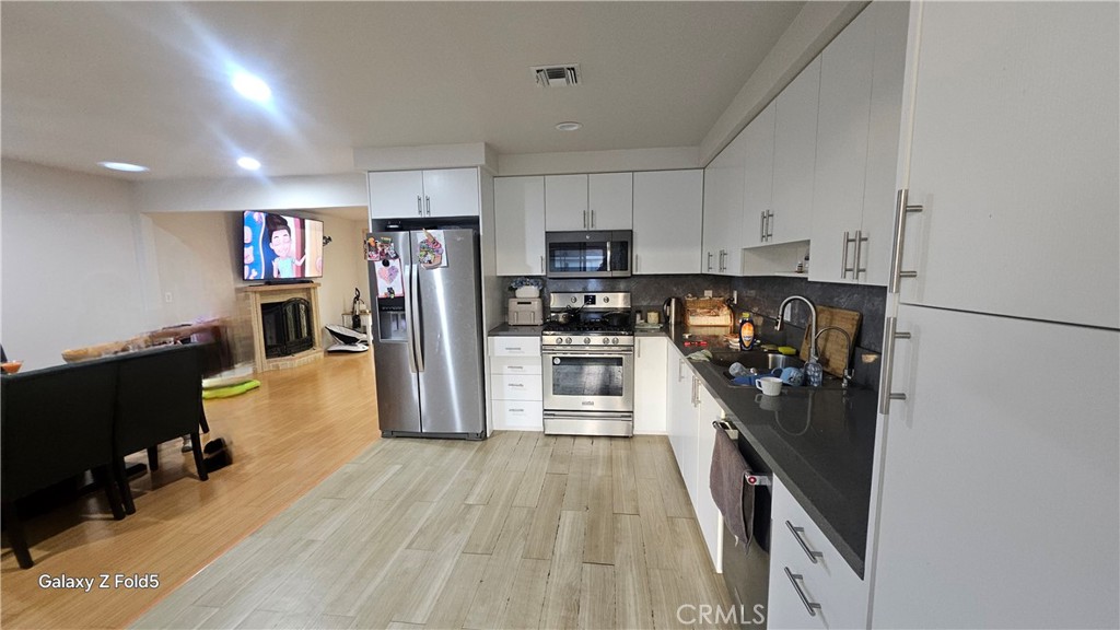 10535 Samoa Avenue Tujunga, CA 91042 - Photo 25 of 25 a kitchen with stainless steel appliances a refrigerator and a stove top oven