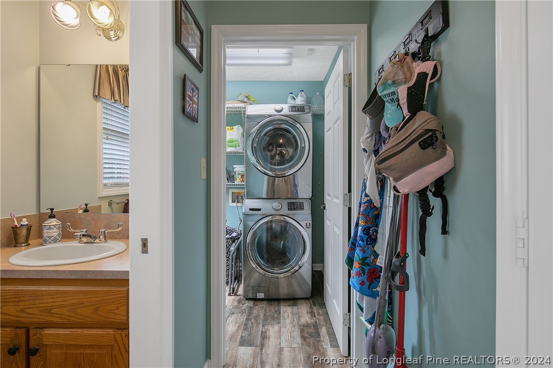 7833 Shuttle Road Fayetteville, NC 28311 - Photo 21 of 46 a utility room with dryer and washer