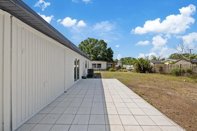 $389,000 | 324 Country Club Drive, Oldsmar, FL 34677