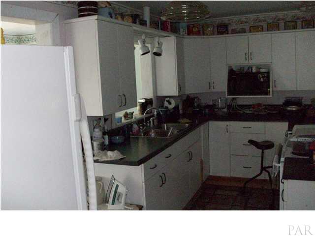 1042 Isabella Road Cantonment, FL 32533 - Photo 11 of 19 PLENTY/PLENTY KITCHEN CABINETS