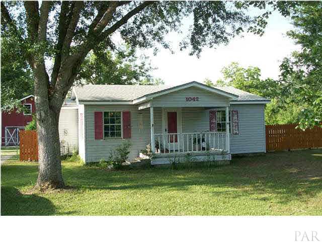 1042 Isabella Road Cantonment, FL 32533 - Photo 2 of 19 CUTE CANTONMENT COTTAGE FOR STARTER OR DOWNSIZER OR EXPANDER