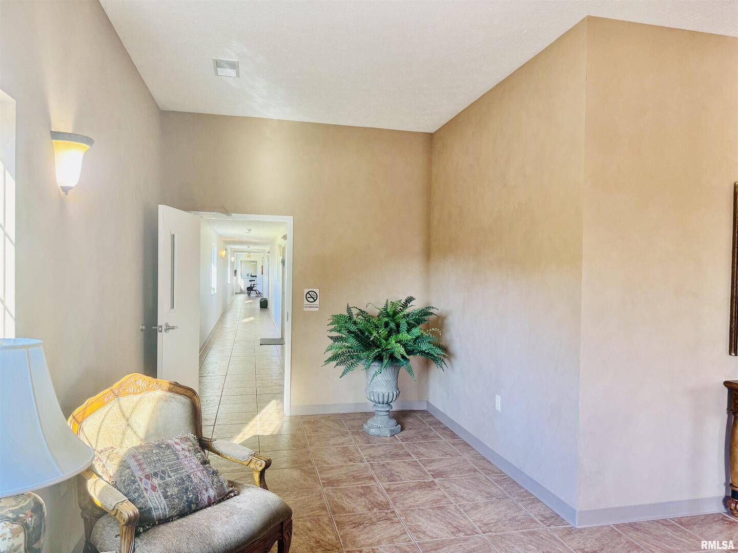 965 Goreville Road, Unit 16 Goreville, IL 62939 - Photo 6 of 29 a living room with furniture and a potted plant