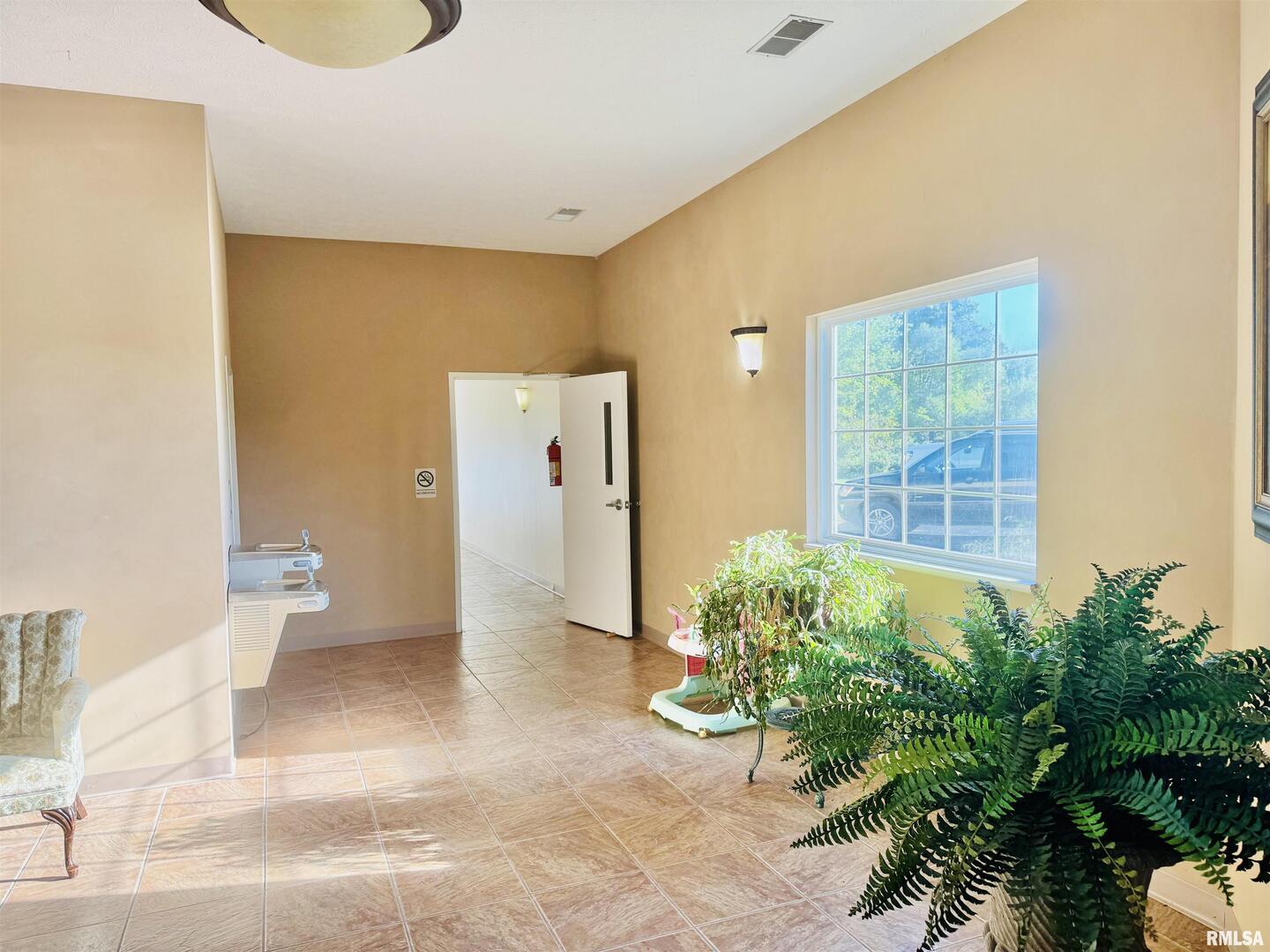 965 Goreville Road, Unit 16 Goreville, IL 62939 - Photo 8 of 29 a view of a living room with a potted plant
