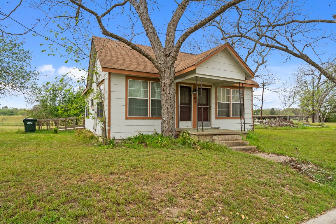 104 Kessler Street Hallettsville, TX 77964 - Photo 15 of 18 front view of a house with a yard