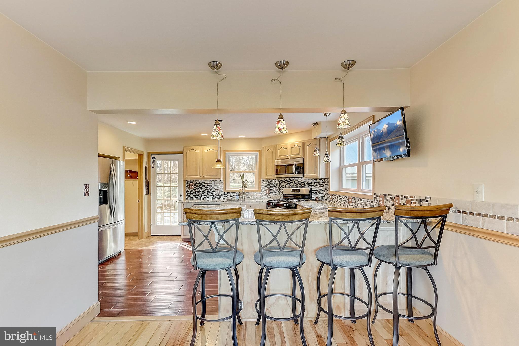 100 Diamond Rock Road Phoenixville, PA 19460 - Photo 8 of 49 Breakfast bar with Pendant lighting