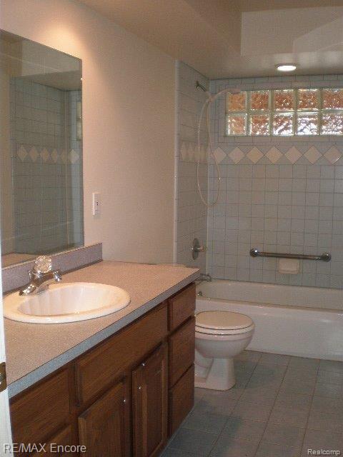 2747 Ray Road Oxford, MI 48370 - Photo 28 of 38 FULL CERAMIC BATH